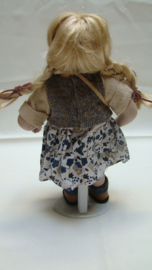 art nr: 330 vintage kleine porseleinen poppen set