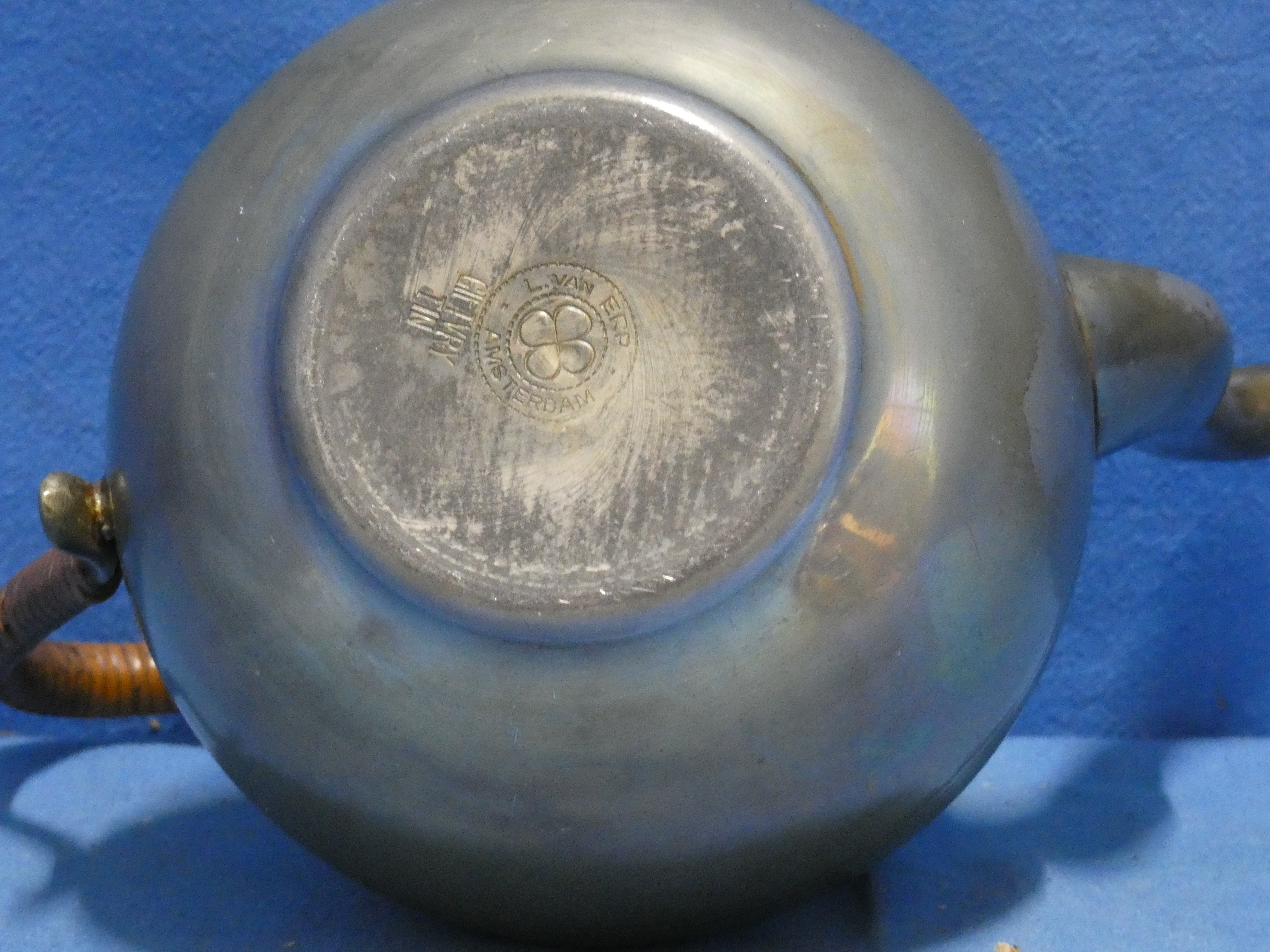 art nr: 1245 vintage tinnen theepot van L. van Erp uit Amsterdam