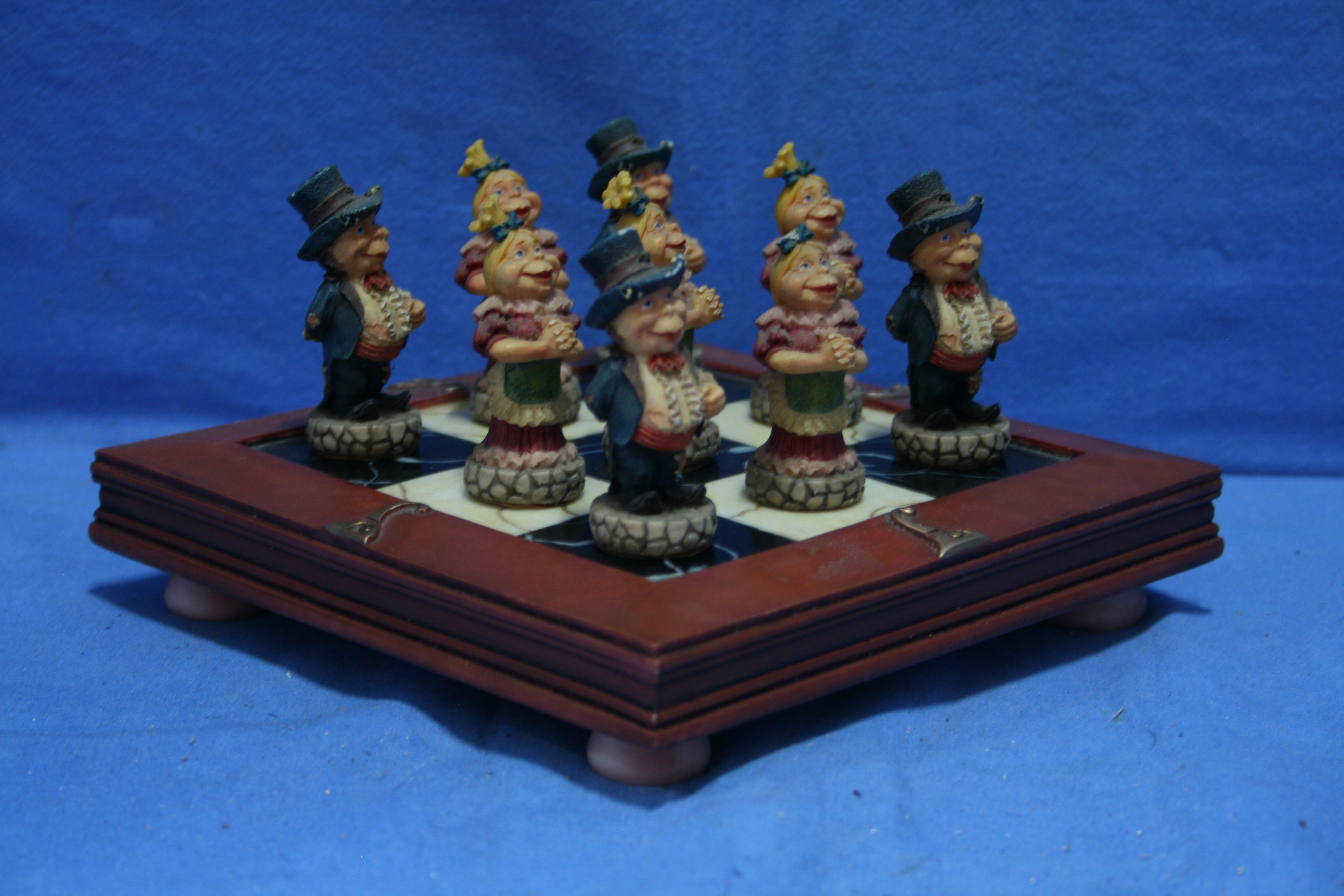 art nr: 1151 vintage Lavenspel op plateau