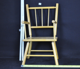 art nr: 1577 vintage zeer stevige poppenstoel