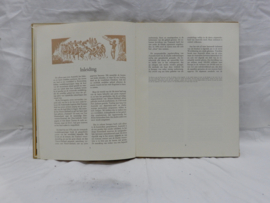 art nr: 953 vintage boek over Australië met gespaarde inplakfoto's