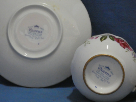 art nr: 1332 vintage 2 porseleinen kop en schotels van Queen 's