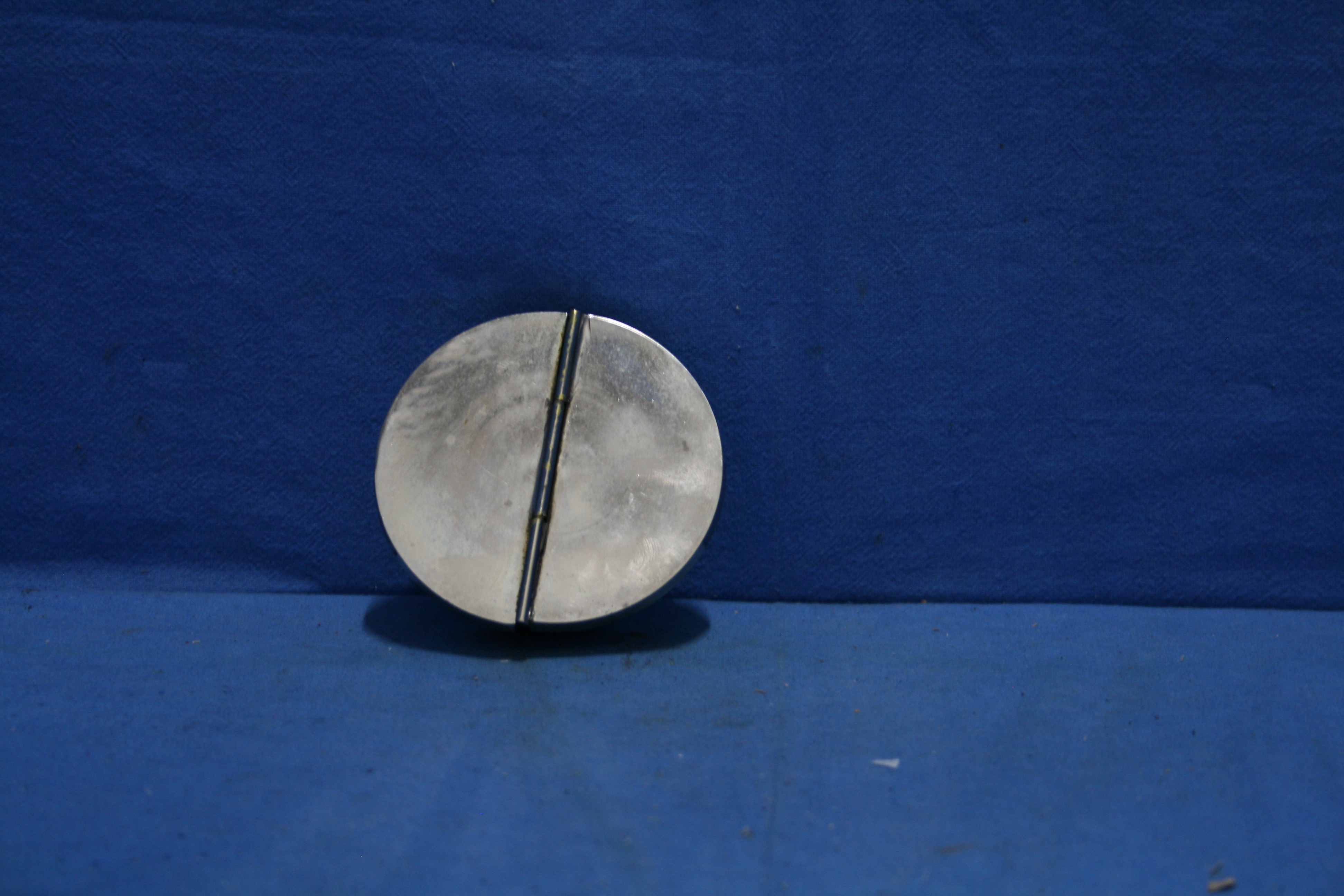art nr: 1160 vintage metalen reis asbakje