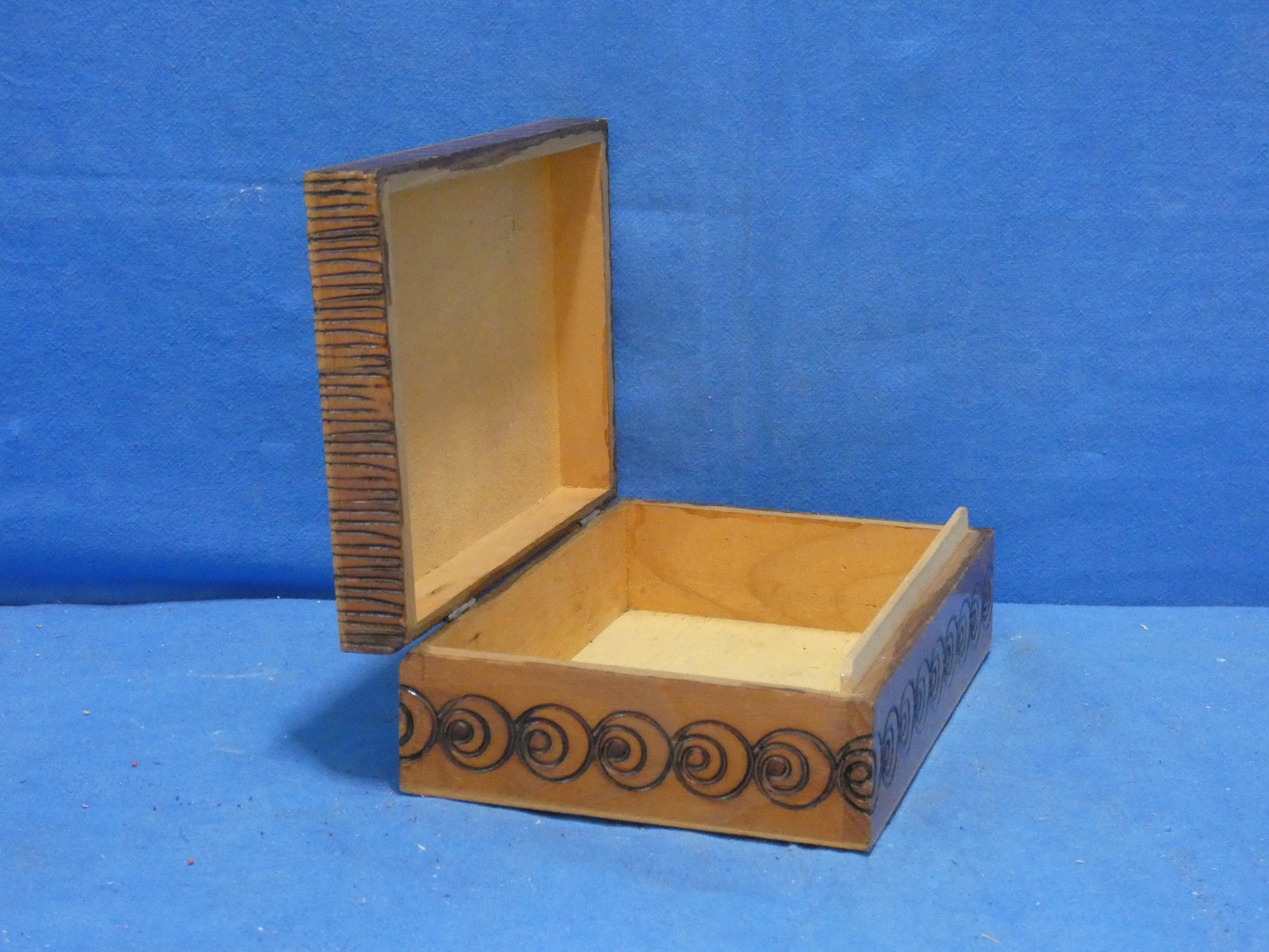 art nr: 1263 vintage houten opbergkistje uit Java