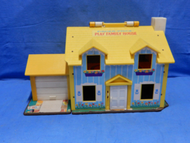 art nr: 770 vintage Fisher Price Play family house