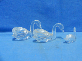 art nr: 1071 vintage glazen zwanen, vader, moeder en kind
