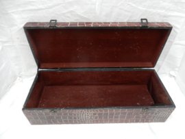 art nr: 1025 vintage kist bekleed met slangenleder
