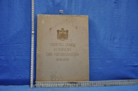 art nr: 877 vintage boek over 40 jaren Koningin de Nederlanden