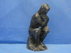 art nr: 1283 vintage gipsen beeld van een denkende man
