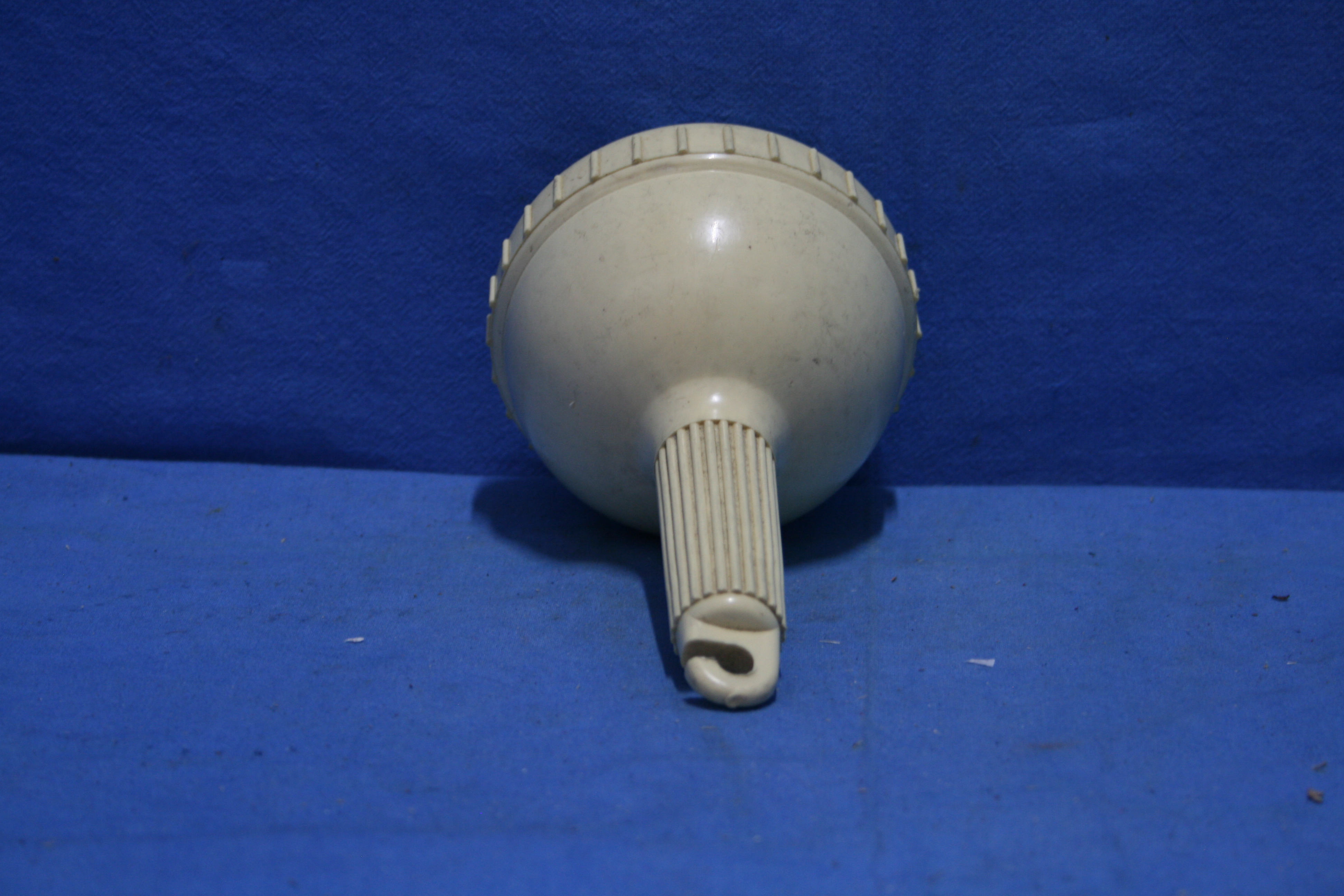 art nr: 1168 vintage kunststof zaklamp op 12 volt van het merk Ocbap