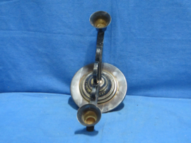 art nr: 1487 antieke verzilverde kaarsen kandelaar