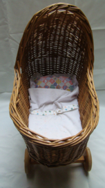 art nr: 384 Vintage Rotan poppenwagen