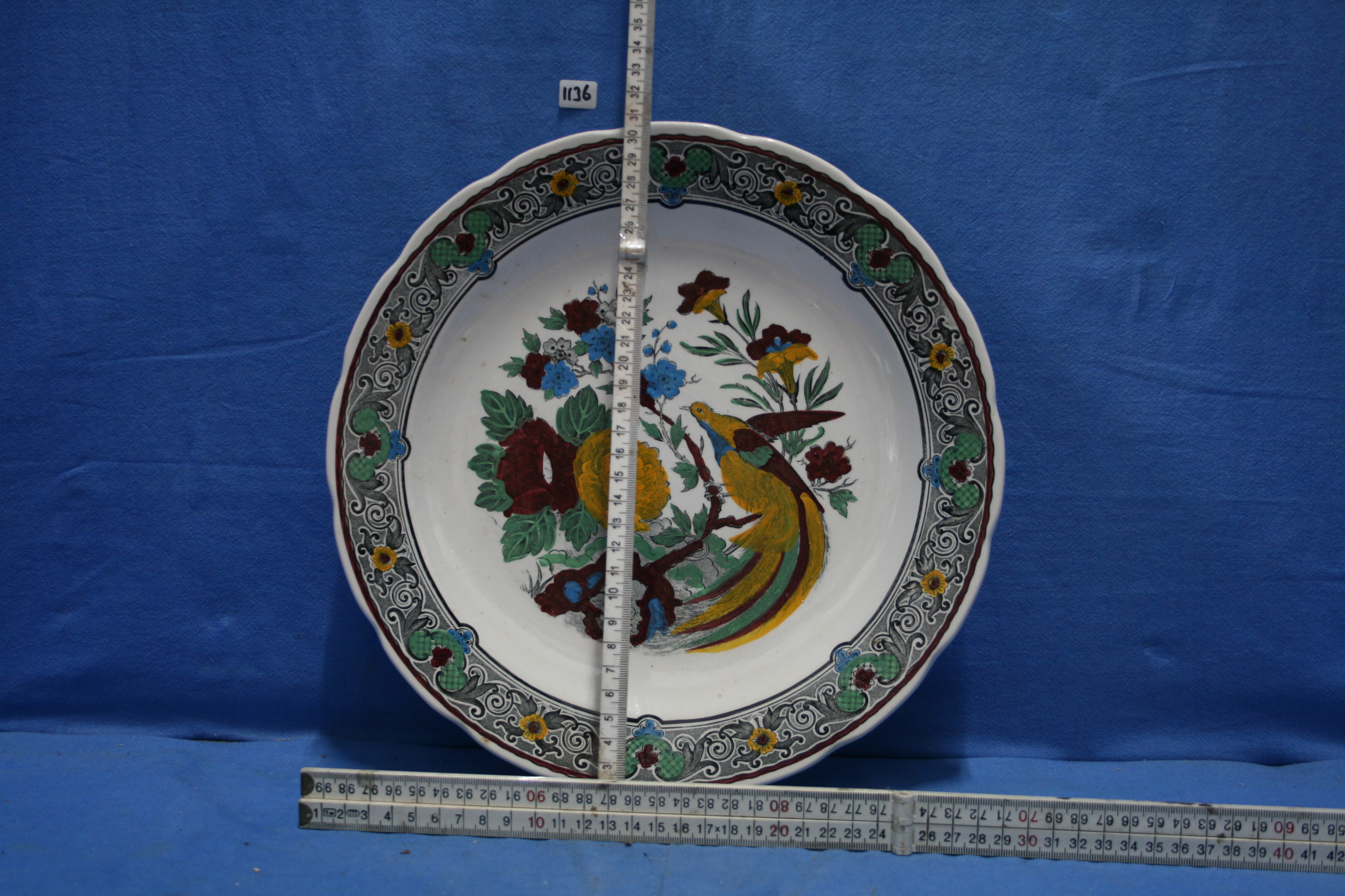 art nr: 1136 vintage design bord gemaakt voor Royal Sphinx by Boch