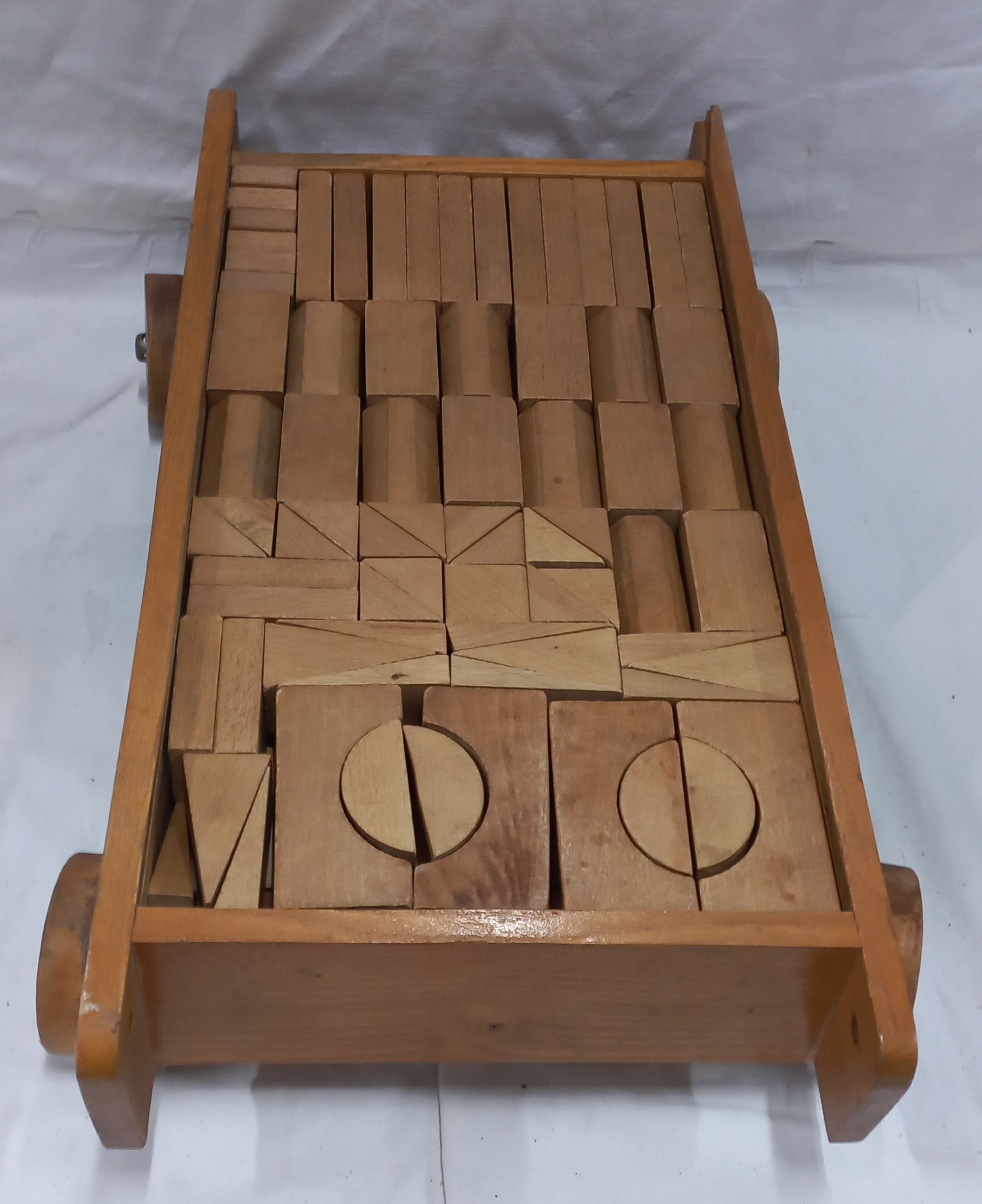 art nr: 1127 vintage bouwblokken houten kar vol