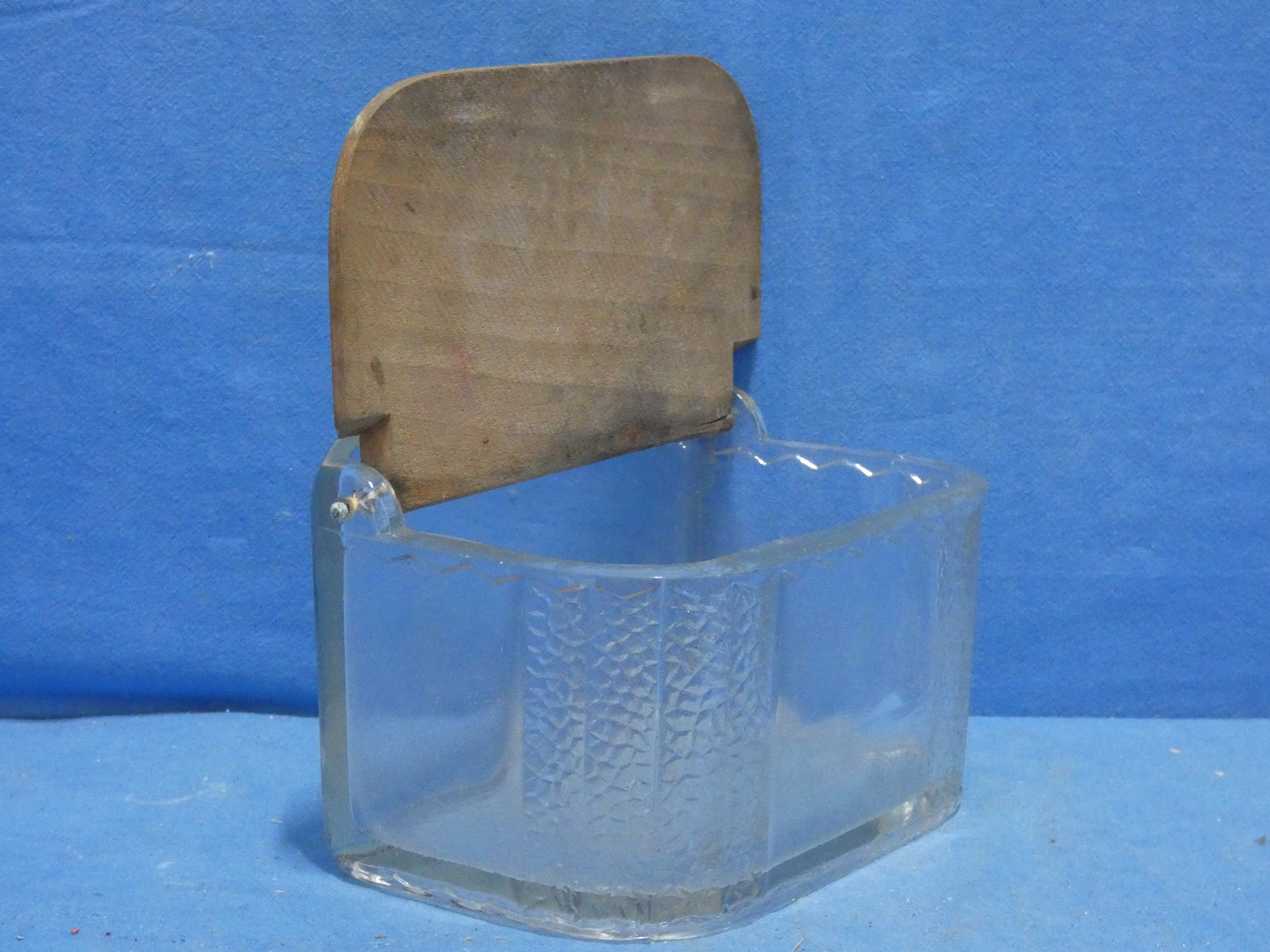 art nr: 1274 vintage glazen zoutpot met houten deksel
