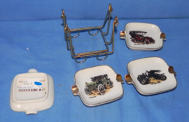 art nr: 227 vintage porseleinen setje asbakjes in standaard
