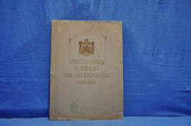 art nr: 877 vintage boek over 40 jaren Koningin de Nederlanden