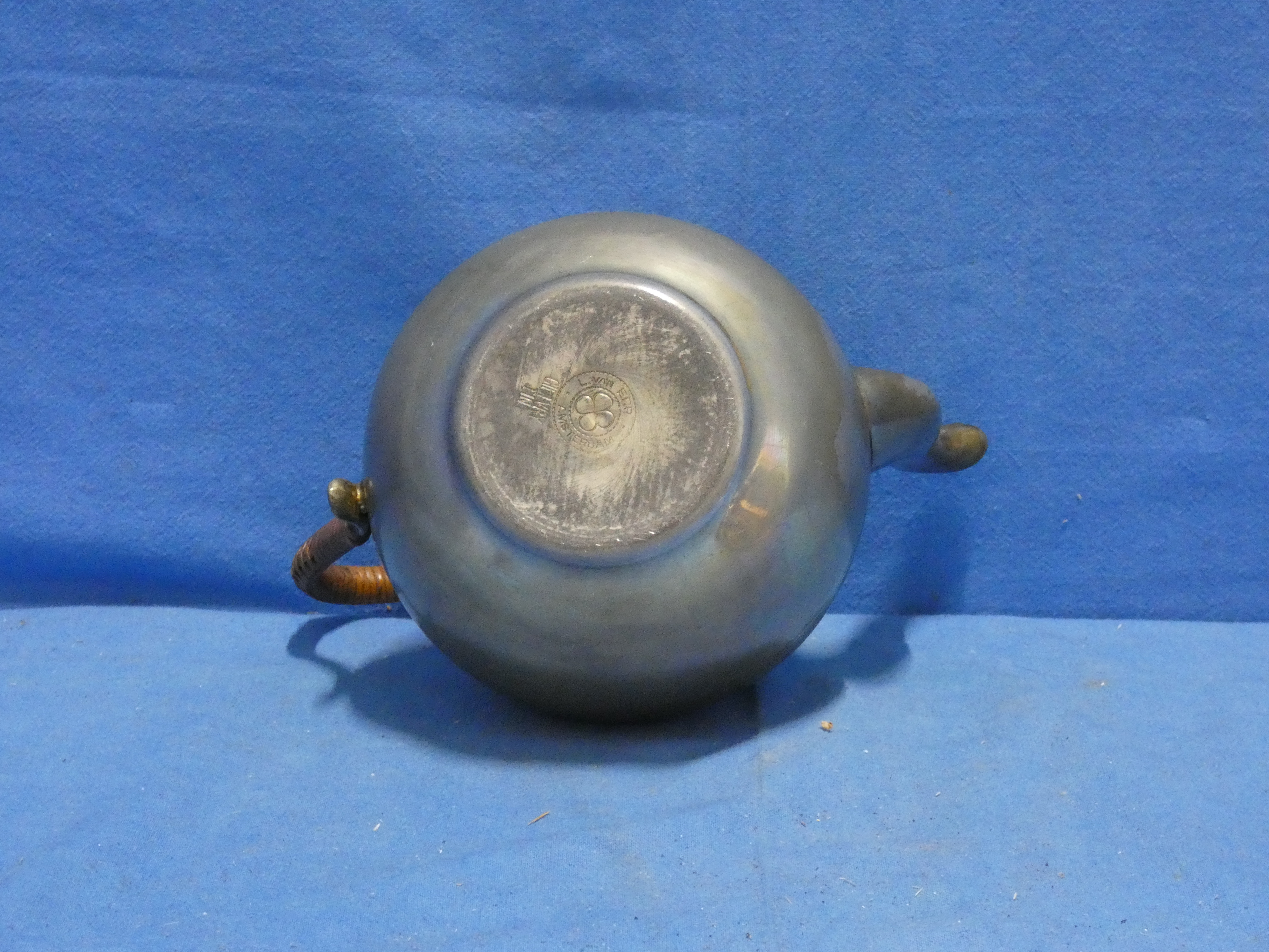 art nr: 1245 vintage tinnen theepot van L. van Erp uit Amsterdam