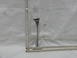 art nr: 945 antieke zilveren lange kunstvoet met glas erop