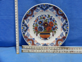 art nr: 656 vintage delfts Blauwe schotel met bloemen vaas stilleven