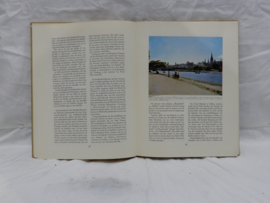 art nr: 953 vintage boek over Australië met gespaarde inplakfoto's