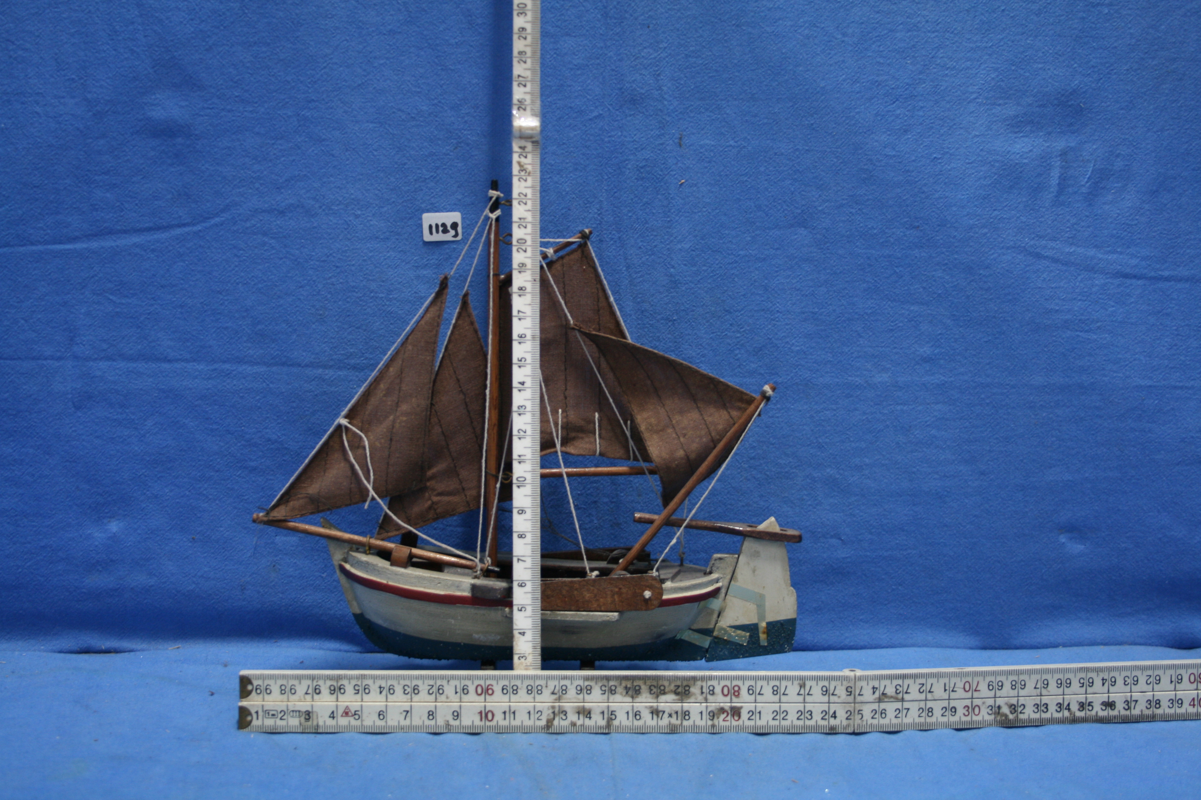 art nr: 1129 vintage zeilboot op schaal