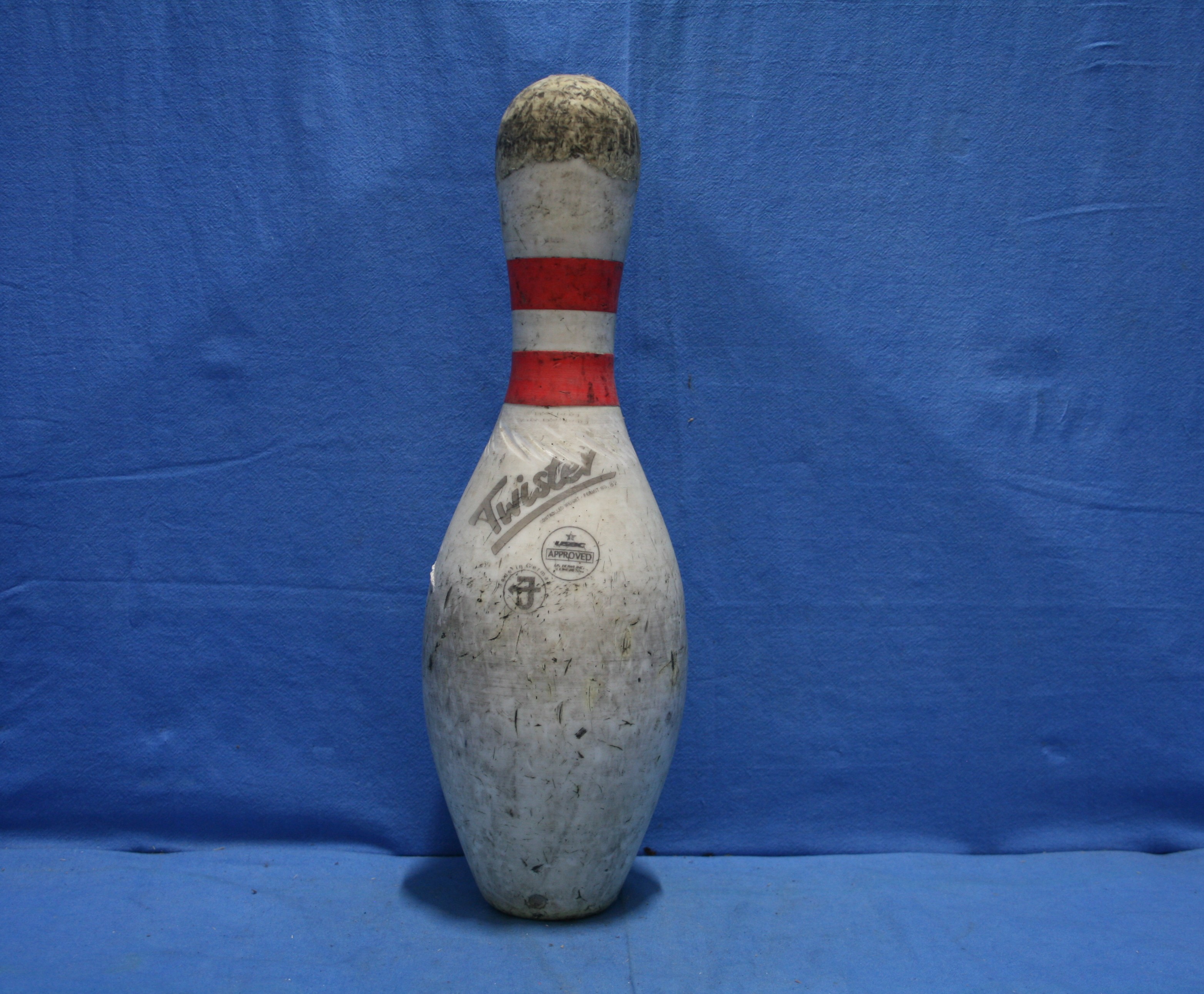 art nr: 1128 vintage bowling kegel van het merk Twister