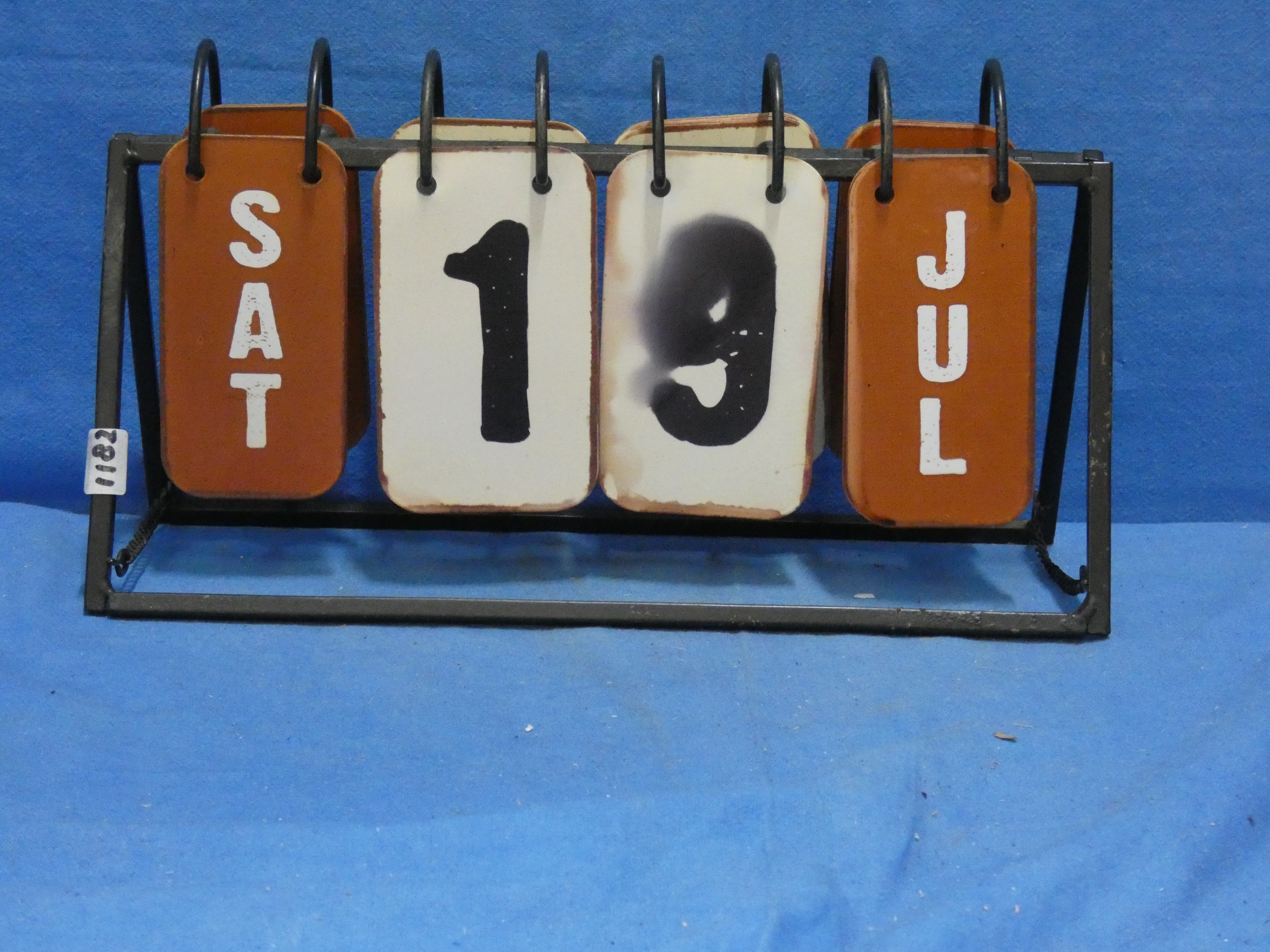 art nr: 1182 vintage kalender op metalen rek