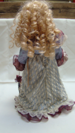 art nr: 329 porseleinen pop