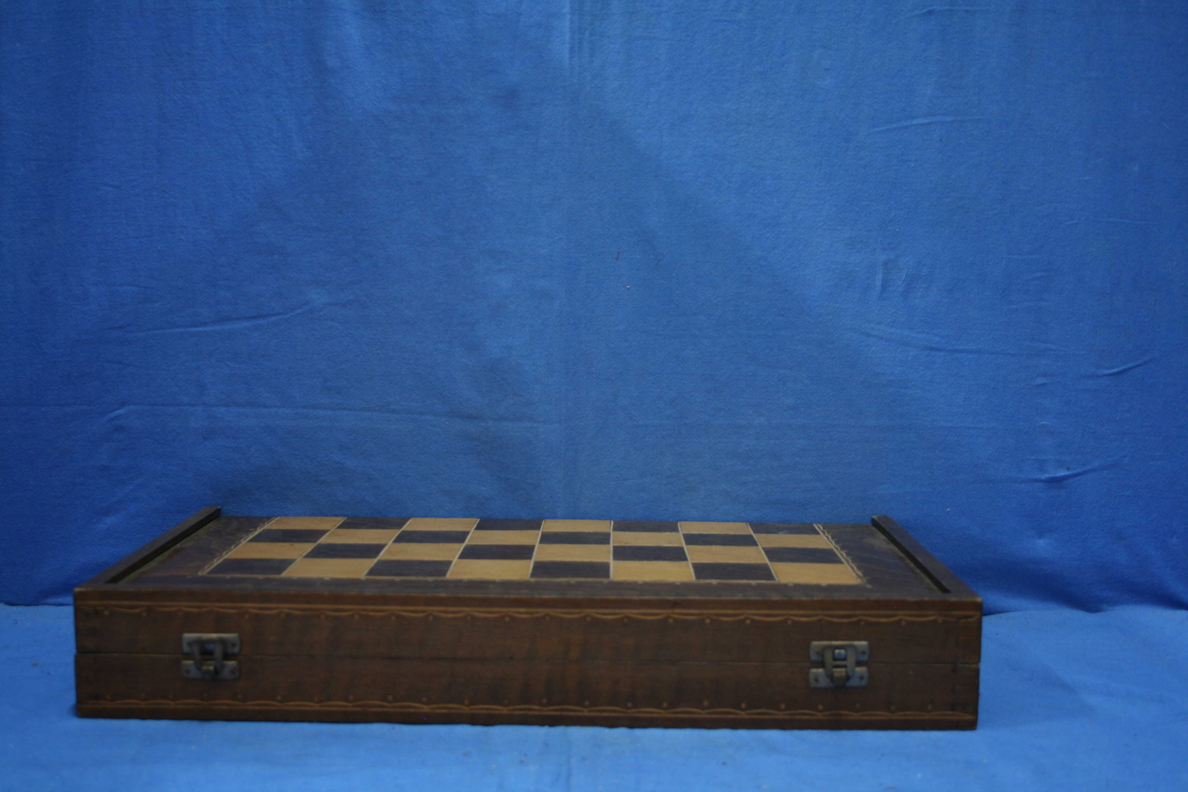 art nr: 1140 vintage schaakbord met de schaakstenen