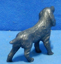 art nr: 852 vintage tinnen beeldje van een Labrador