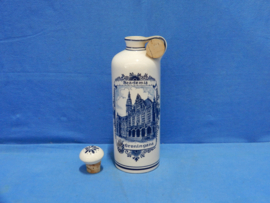 art nr: 1027 vintage stenen likeurfles voor de universiteit in Groningen
