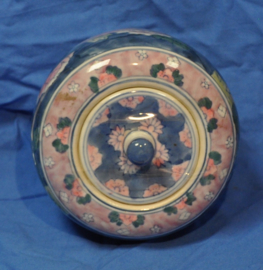 art nr: 05 antieke blauwe pot met deksel en bloem decoratie