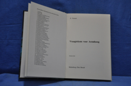 art nr: 882vintage boek, vraagtekens voor arendsoog