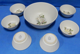 art nr: 574 vintage set Flora schaaltjes uit Gouda