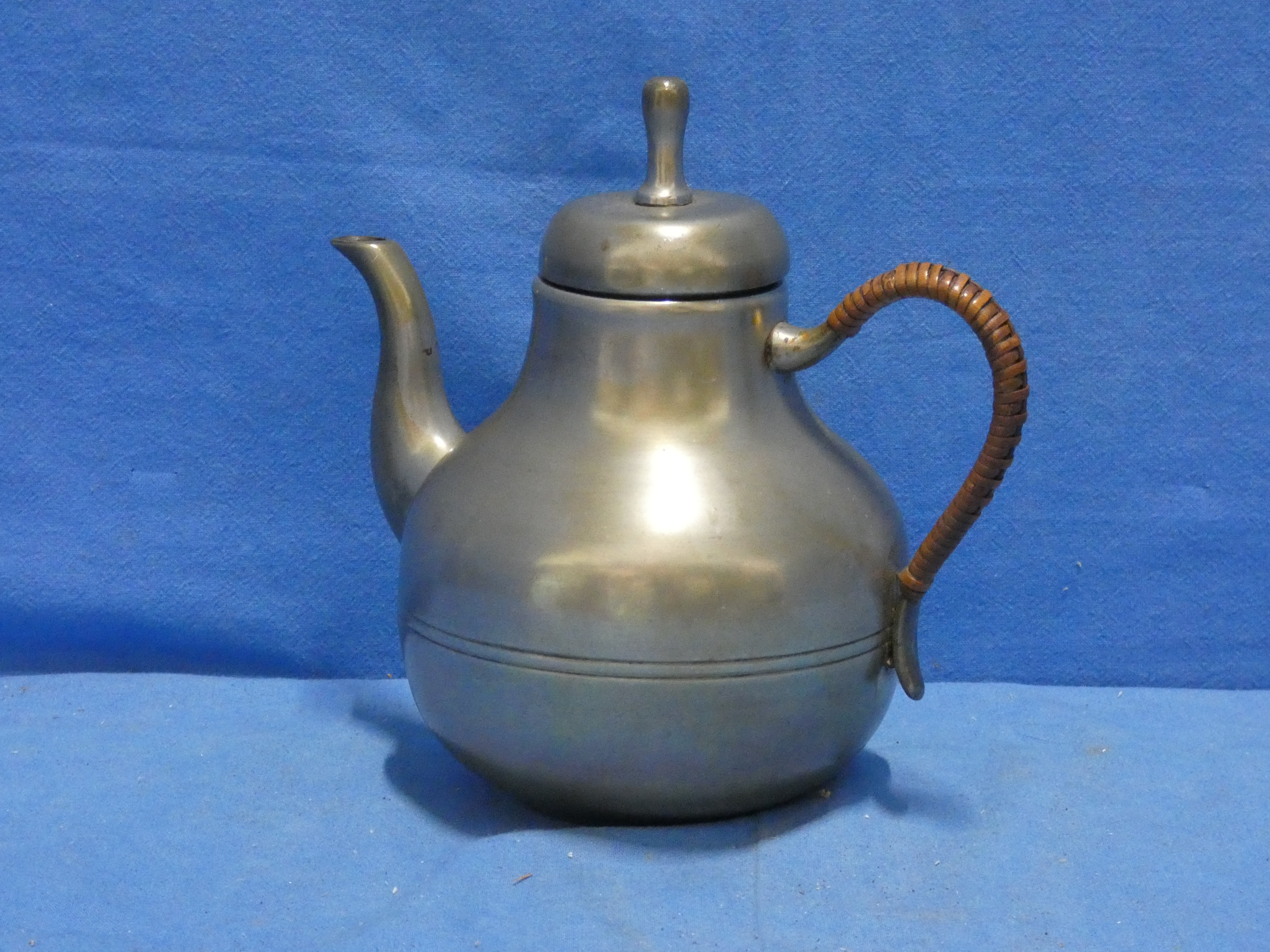 art nr: 1245 vintage tinnen theepot van L. van Erp uit Amsterdam