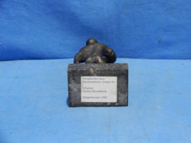 art nr: 838 vintage bronzen beeld van Marlies Noordkamp stijgerbouw