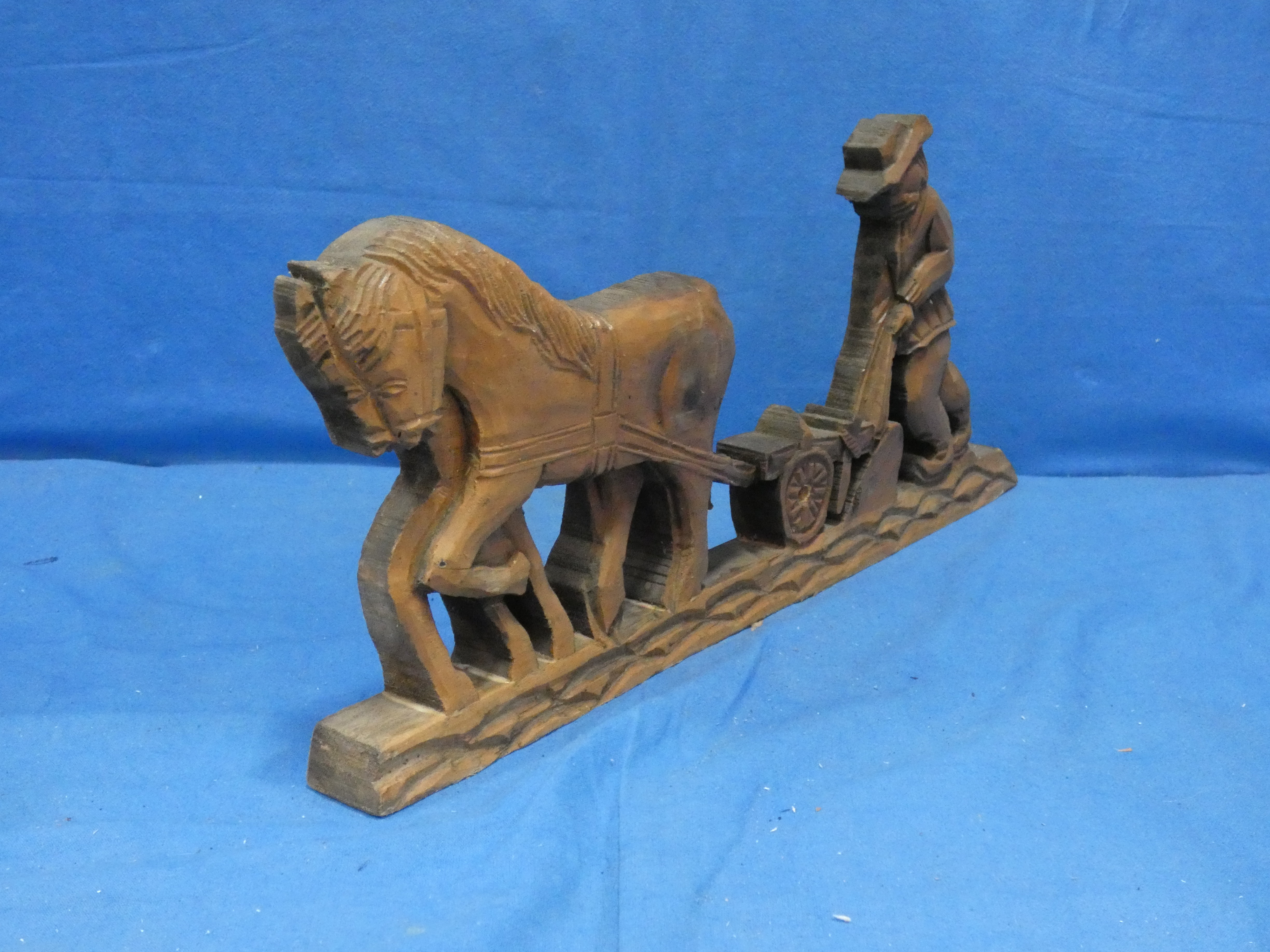 art nr: 1201 vintage houten handsnijwerk, boer aan het ploegen