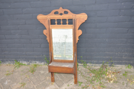 art nr: 926 antieke wandspiegel met kammenbakje