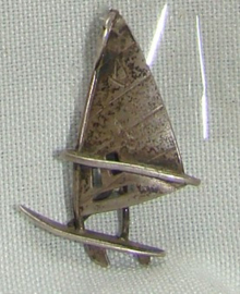 art nr: 30 vintage zilveren surfboard broche