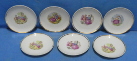 art nr: 1300 vintage set met 7 schalen met gouden rand