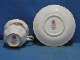 art nr: 1322 vintage porseleinen kop en schotel van Paragon Elizabeth Rose