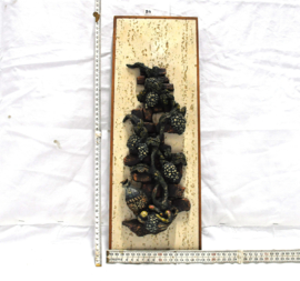 art nr: 911 vintage 3D druiven rank met druiventrossen op houten plaat