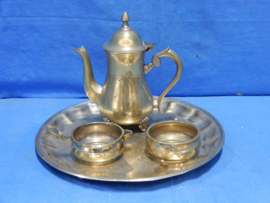 art nr: 418 vintage verzilverd thee set staande op een schaal