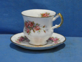 art nr: 1322 vintage porseleinen kop en schotel van Paragon Elizabeth Rose