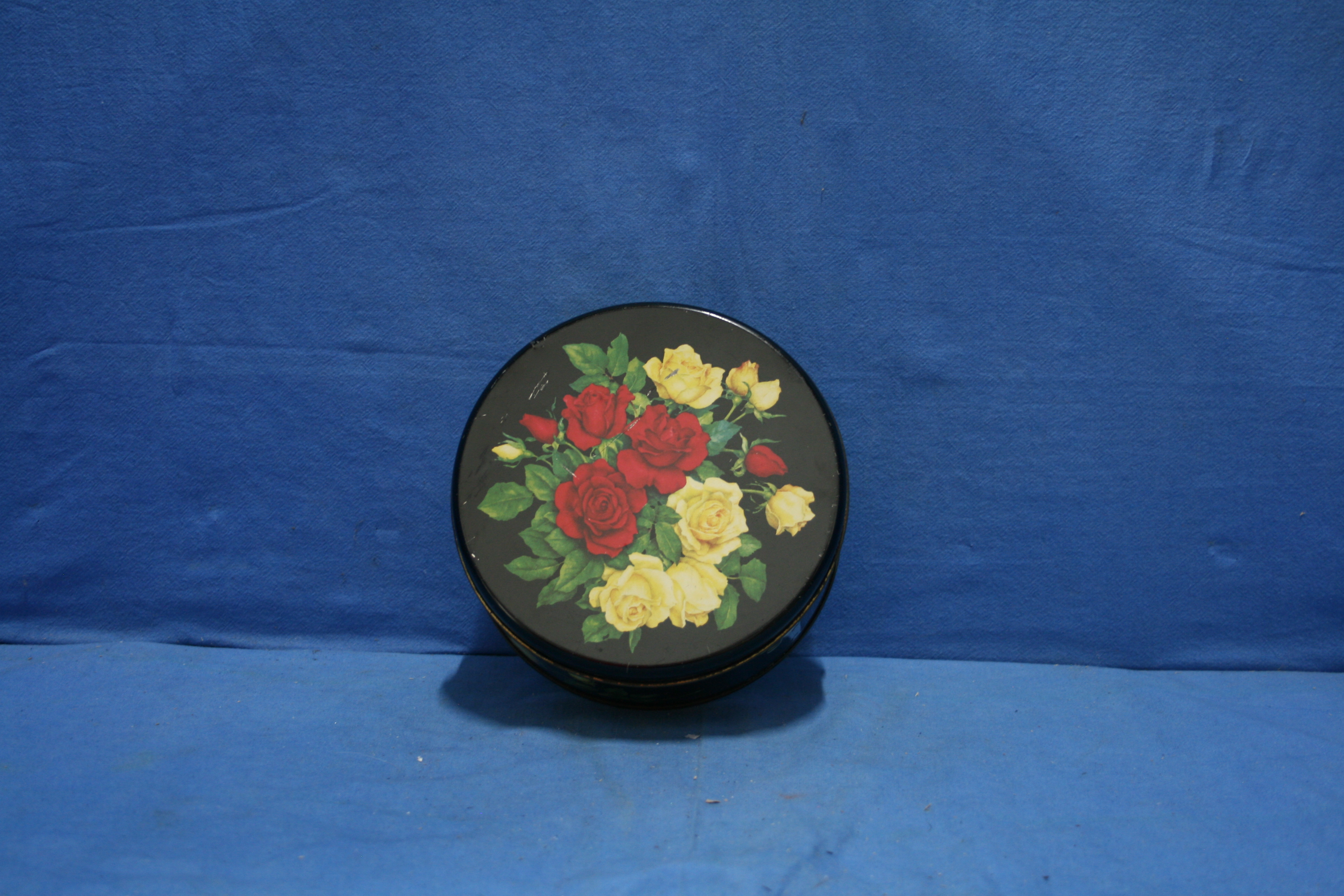 art nr: 799 vintage bonbon blik met bloemmotief deksel