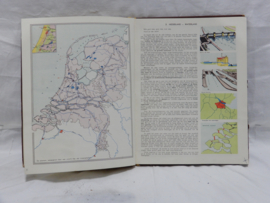 art nr: 951 vintage schoolatlas uit de jaren 60 voor kinderen