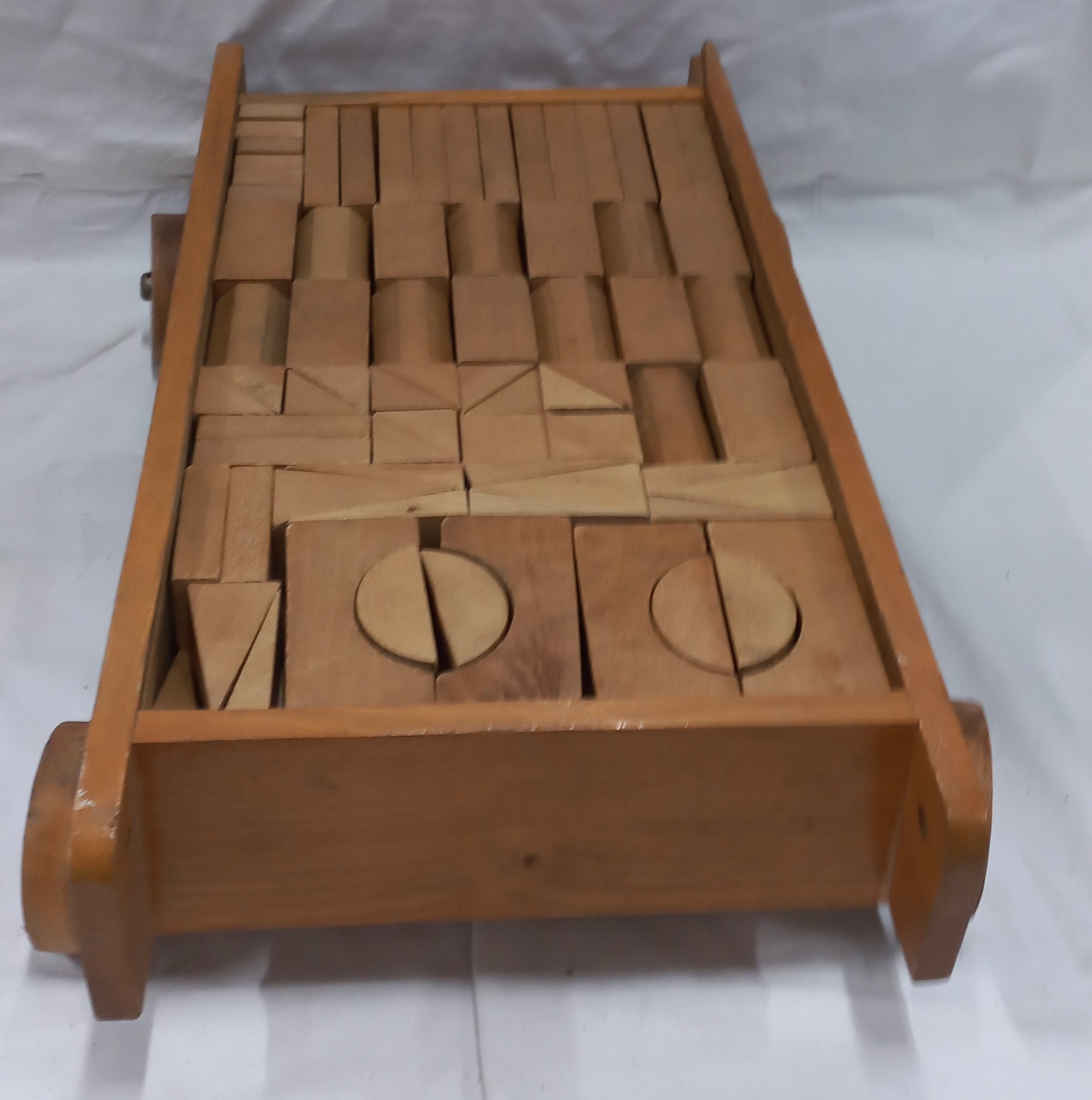 art nr: 1127 vintage bouwblokken houten kar vol