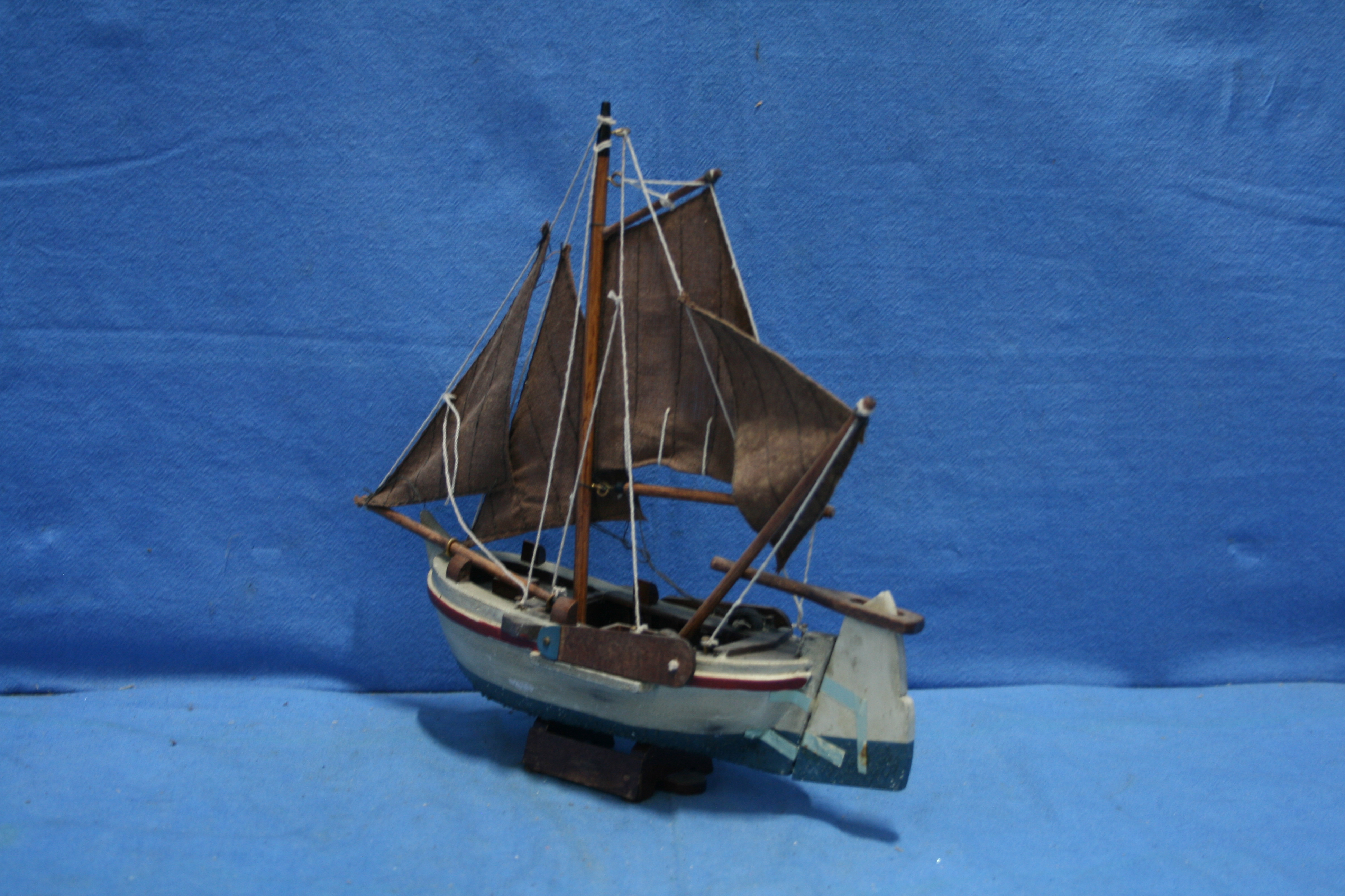 art nr: 1129 vintage zeilboot op schaal