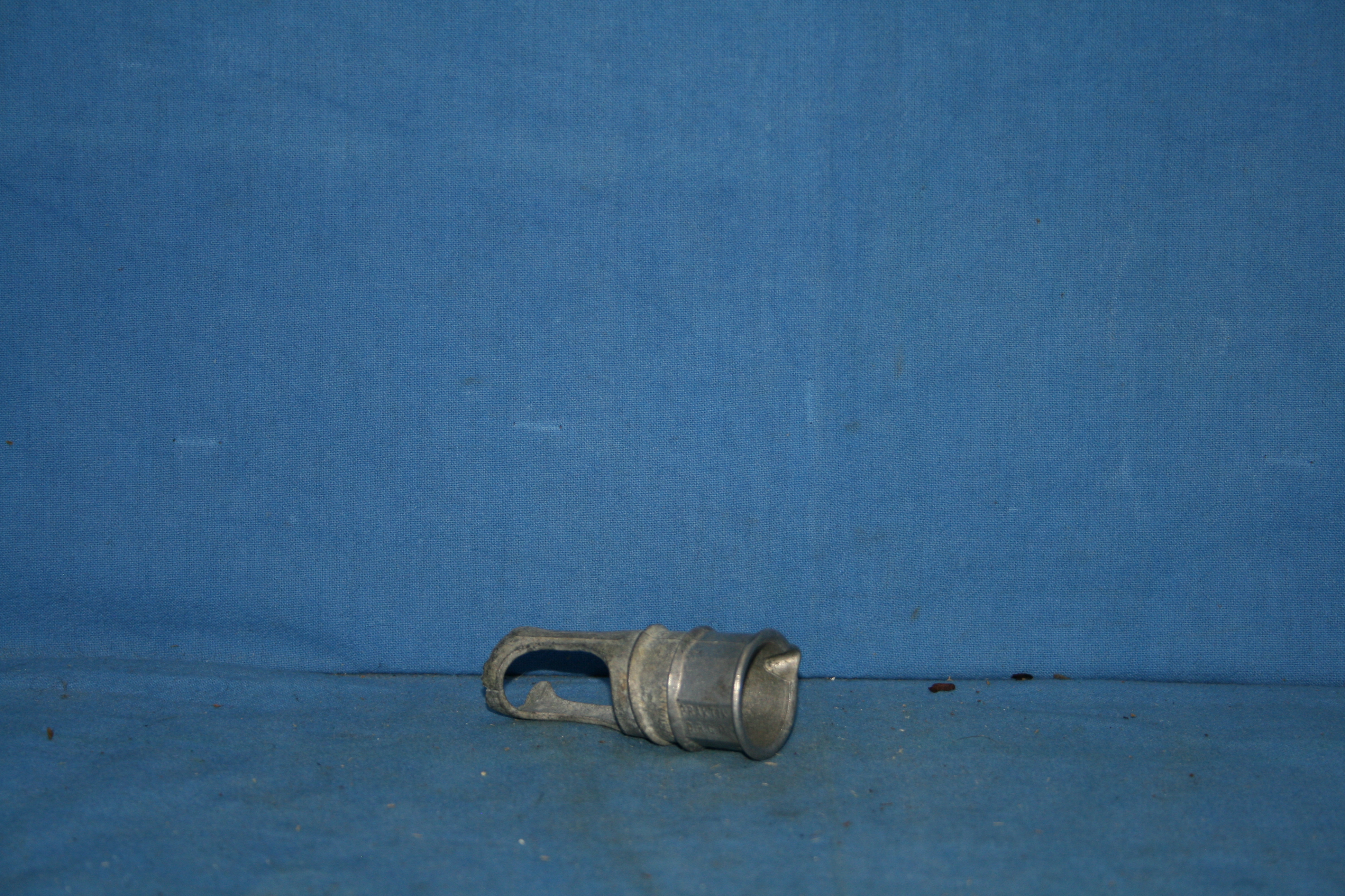 art nr: 1113 vintage aluminium Wijnschenk dop